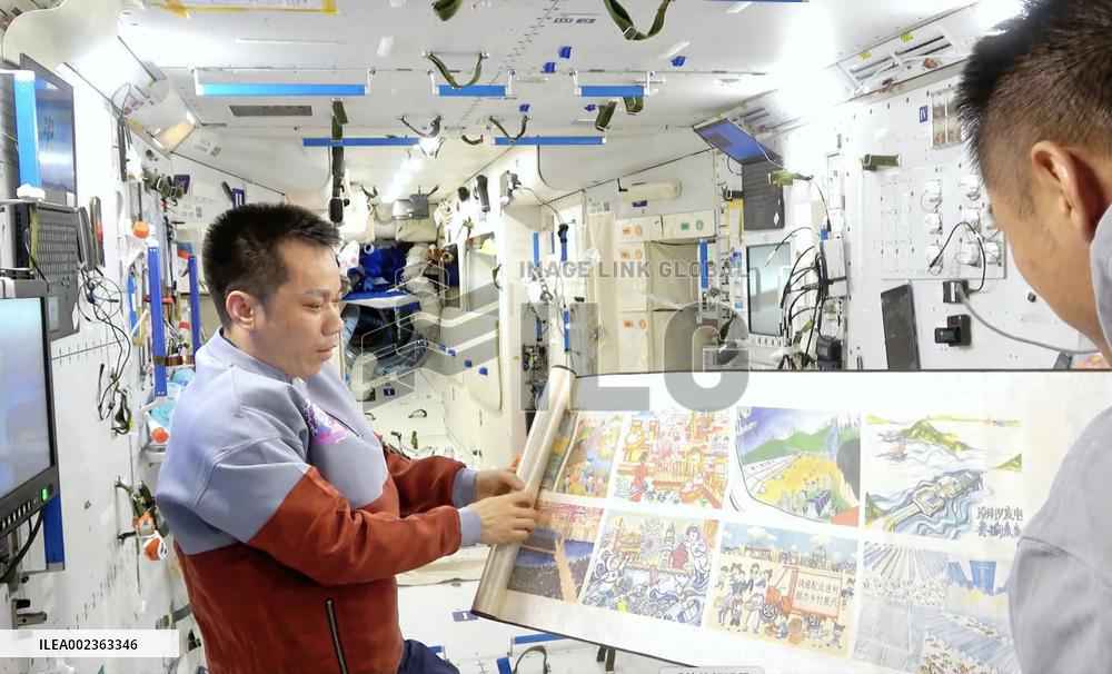 XINHUA PHOTOS OF THE DAY