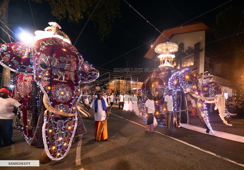 SRI LANKA-COLOMBO-NAVAM PERAHERA-FESTIVAL
