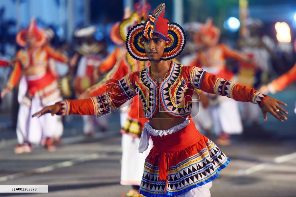 SRI LANKA-COLOMBO-NAVAM PERAHERA-FESTIVAL