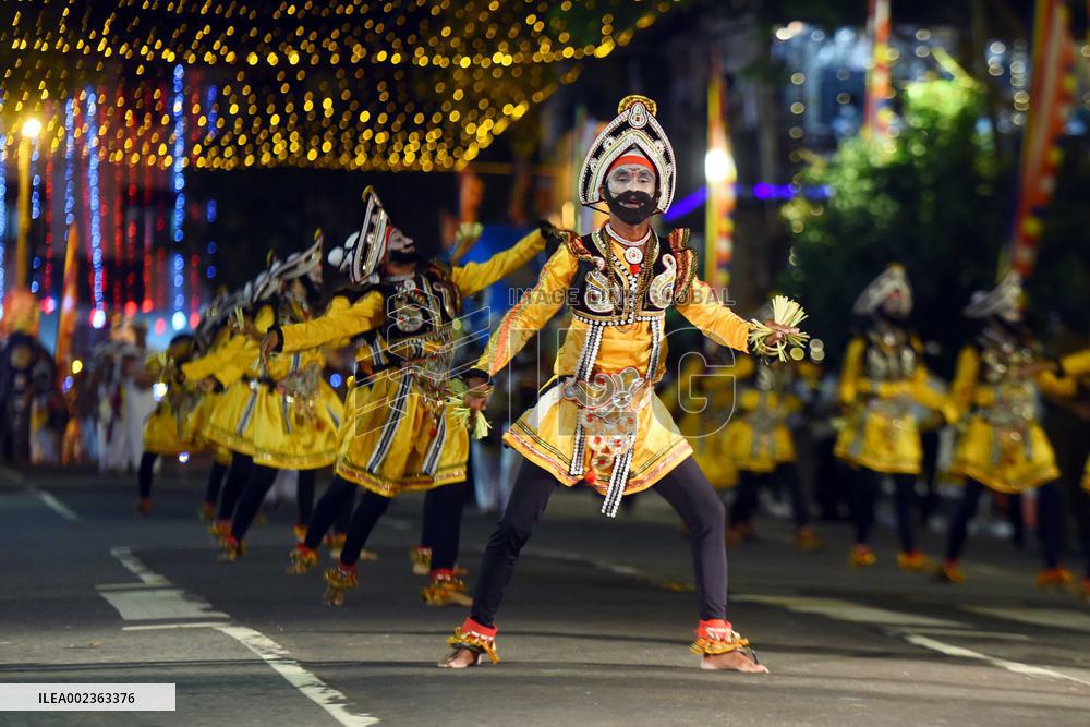 SRI LANKA-COLOMBO-NAVAM PERAHERA-FESTIVAL
