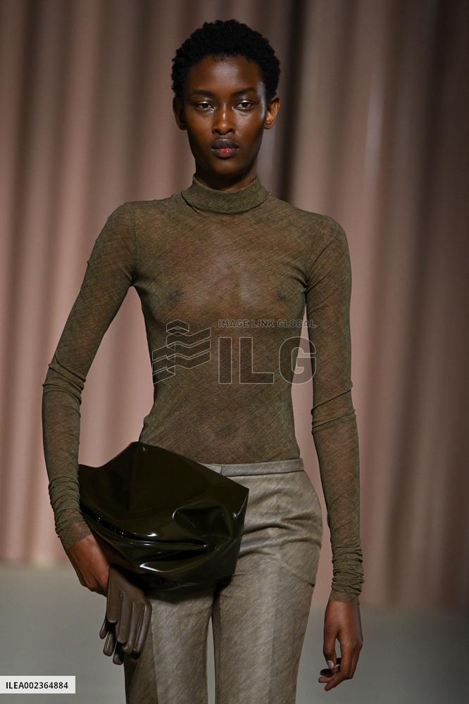 MFW - Philosophy Di Lorenzo Serafini Runway