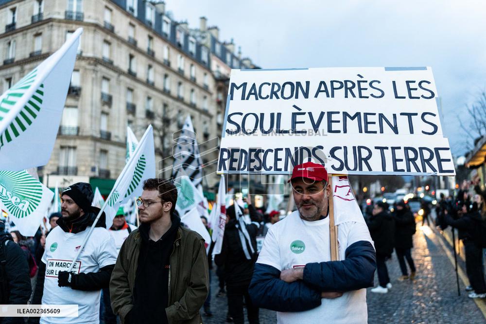 Farmers Protest On Eve Of Agricultural Fair - Paris