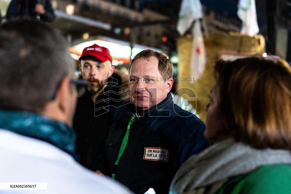 Farmers Protest On Eve Of Agricultural Fair - Paris