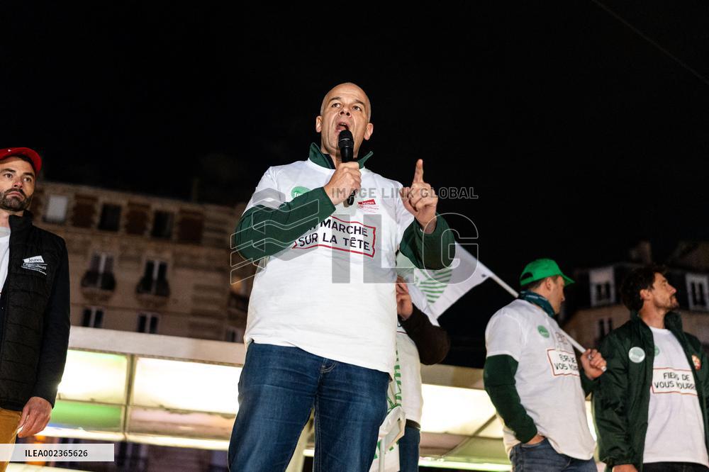 Farmers Protest On Eve Of Agricultural Fair - Paris