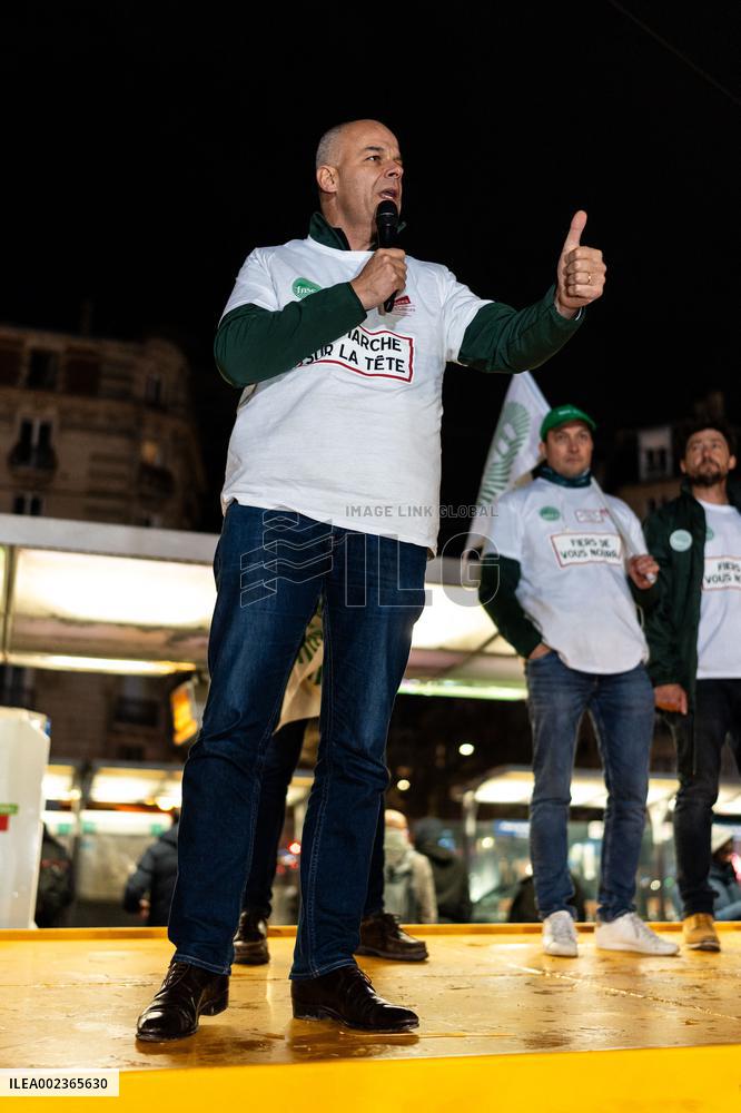 Farmers Protest On Eve Of Agricultural Fair - Paris