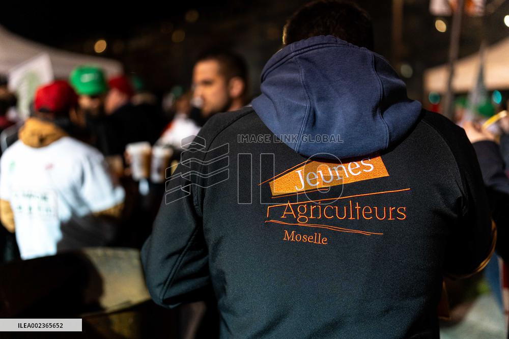 Farmers Protest On Eve Of Agricultural Fair - Paris