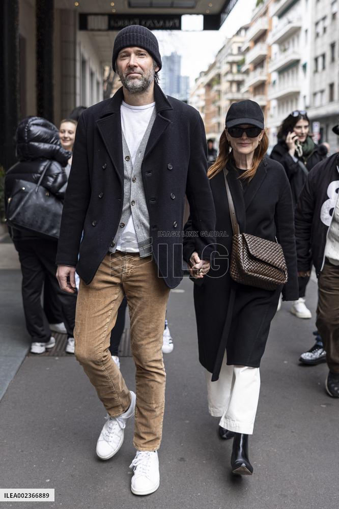 MFW - Julianne Moore And Bart Freundlich Out