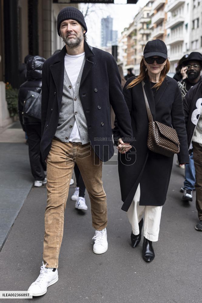MFW - Julianne Moore And Bart Freundlich Out