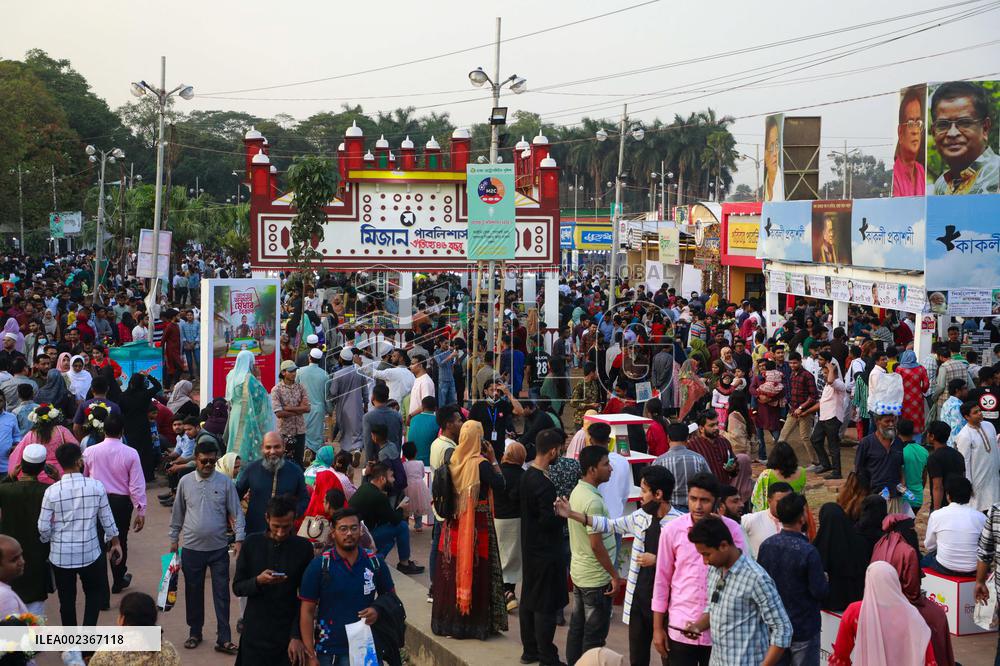 Book Fair Draws Huge Crowd - Dhaka