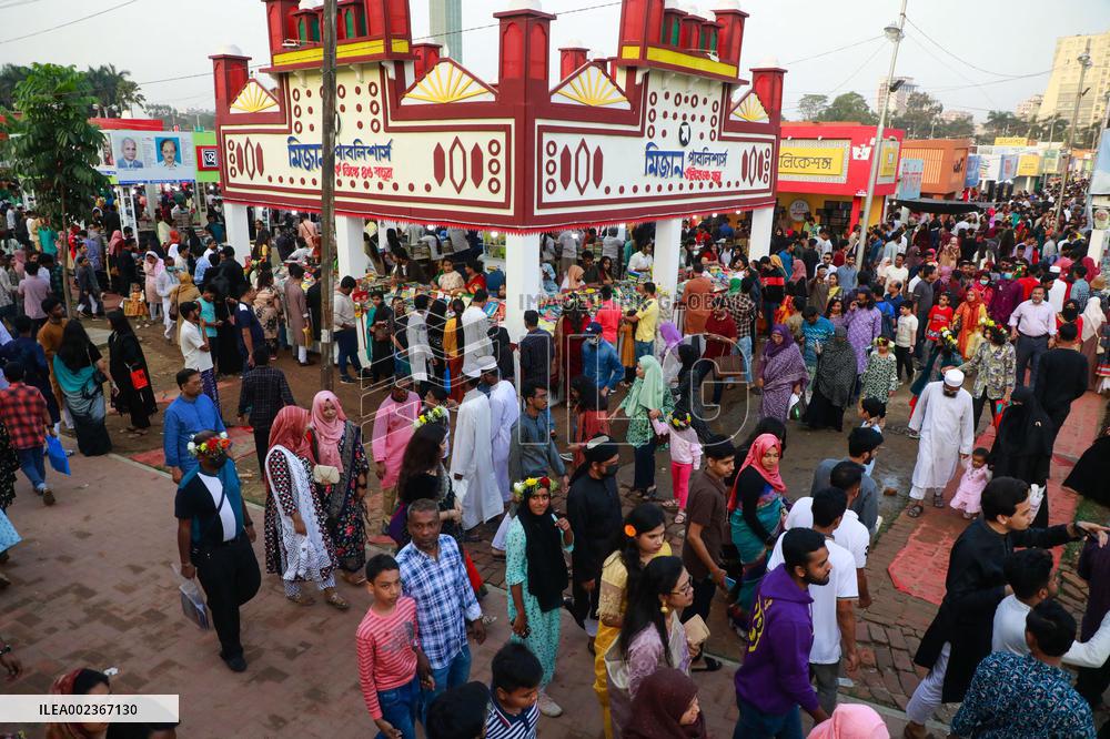 Book Fair Draws Huge Crowd - Dhaka