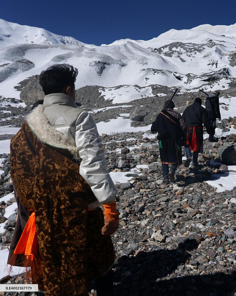 CHINA-QINGHAI-TIBETAN HERDERS-GLACIER GUARDIAN (CN)