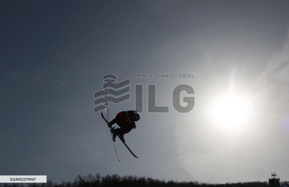 (SP)CHINA-INNER MONGOLIA-HULUN BUIR-14TH NATIONAL WINTER GAMES-FREESTYLE SKIING-HALFPIPE (CN)