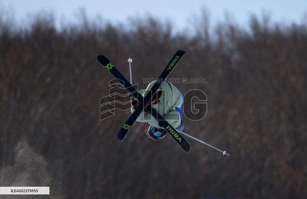 (SP)CHINA-INNER MONGOLIA-HULUN BUIR-14TH NATIONAL WINTER GAMES-FREESTYLE SKIING-HALFPIPE (CN)