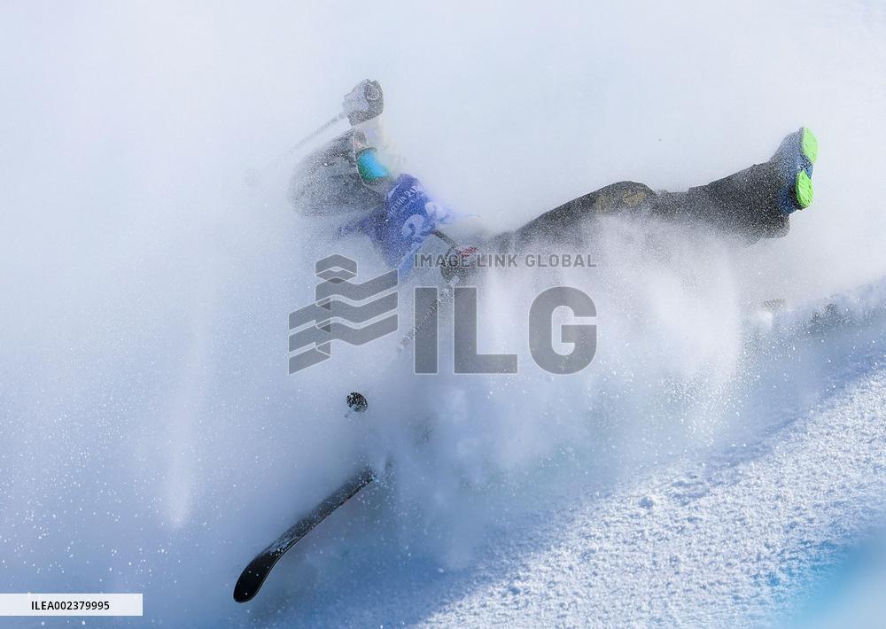 (SP)CHINA-INNER MONGOLIA-HULUN BUIR-14TH NATIONAL WINTER GAMES-FREESTYLE SKIING-HALFPIPE (CN)