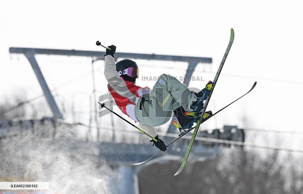 (SP)CHINA-INNER MONGOLIA-HULUN BUIR-14TH NATIONAL WINTER GAMES-FREESTYLE SKIING-HALFPIPE (CN)