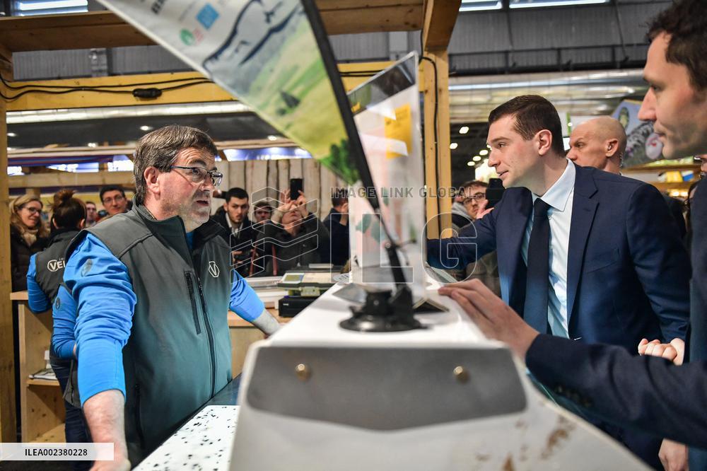Jordan Bardella's visit to the International Agricultural Fair