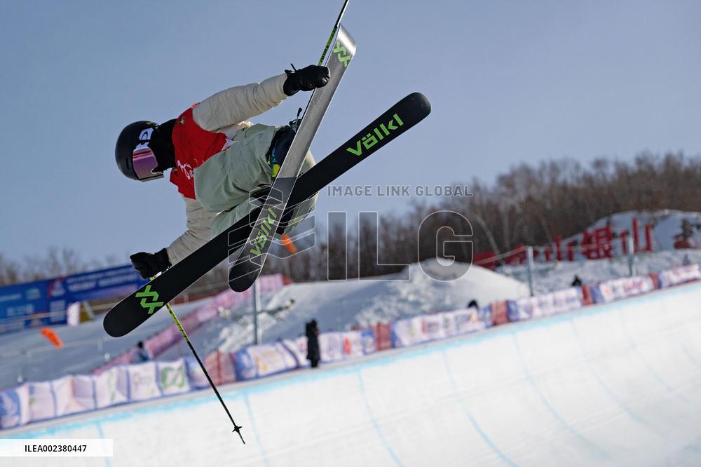 (SP)CHINA-INNER MONGOLIA-HULUN BUIR-14TH NATIONAL WINTER GAMES-FREESTYLE SKIING-HALFPIPE (CN)