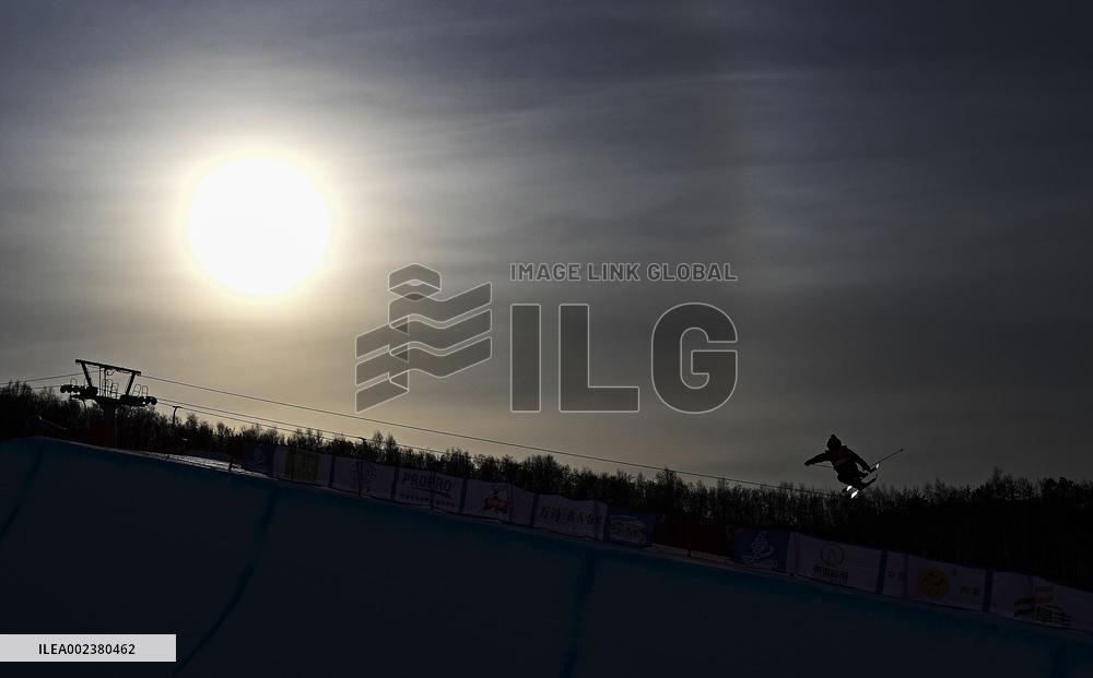 (SP)CHINA-INNER MONGOLIA-HULUN BUIR-14TH NATIONAL WINTER GAMES-FREESTYLE SKIING-HALFPIPE (CN)