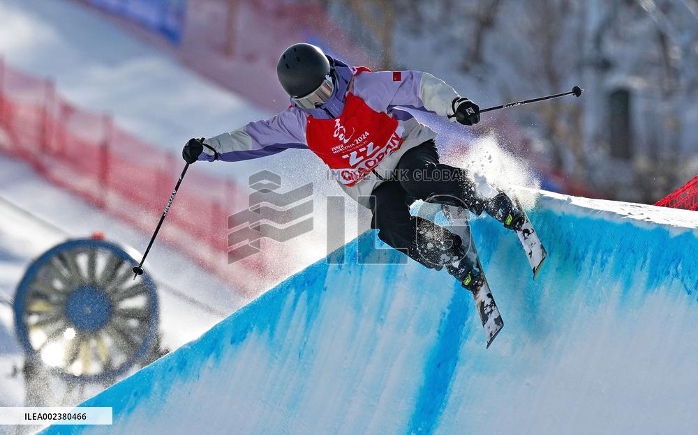 (SP)CHINA-INNER MONGOLIA-HULUN BUIR-14TH NATIONAL WINTER GAMES-FREESTYLE SKIING-HALFPIPE (CN)