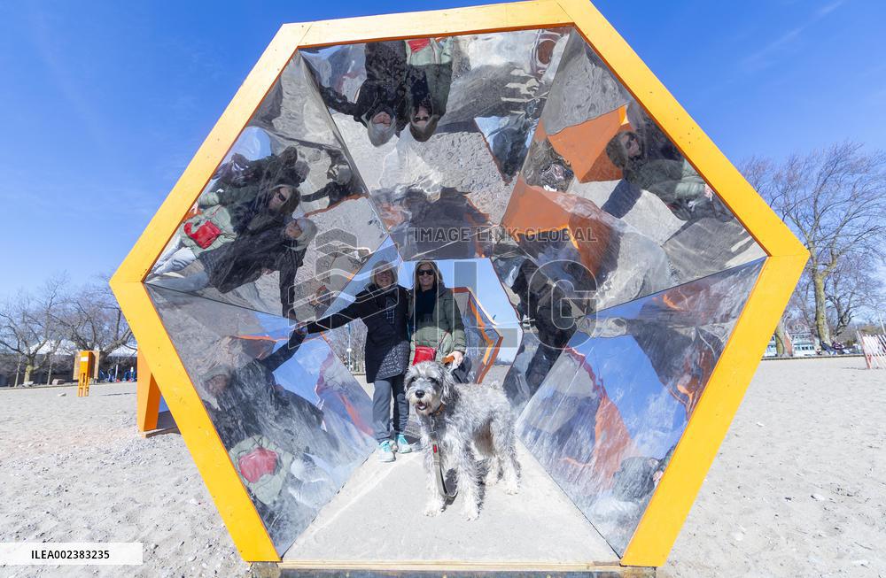 CANADA-TORONTO-WINTER STATIONS-DESIGN COMPETITION-PUBLIC EXHIBITION