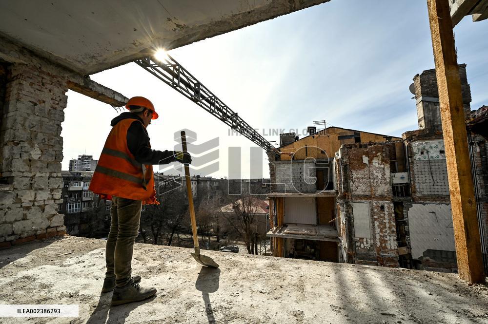 Rebuilding houses in Zaporizhzhia