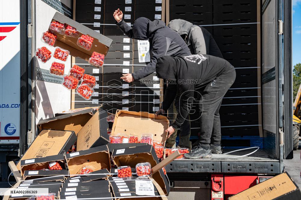 Catalan Farmers Block The AP-7 In Girona