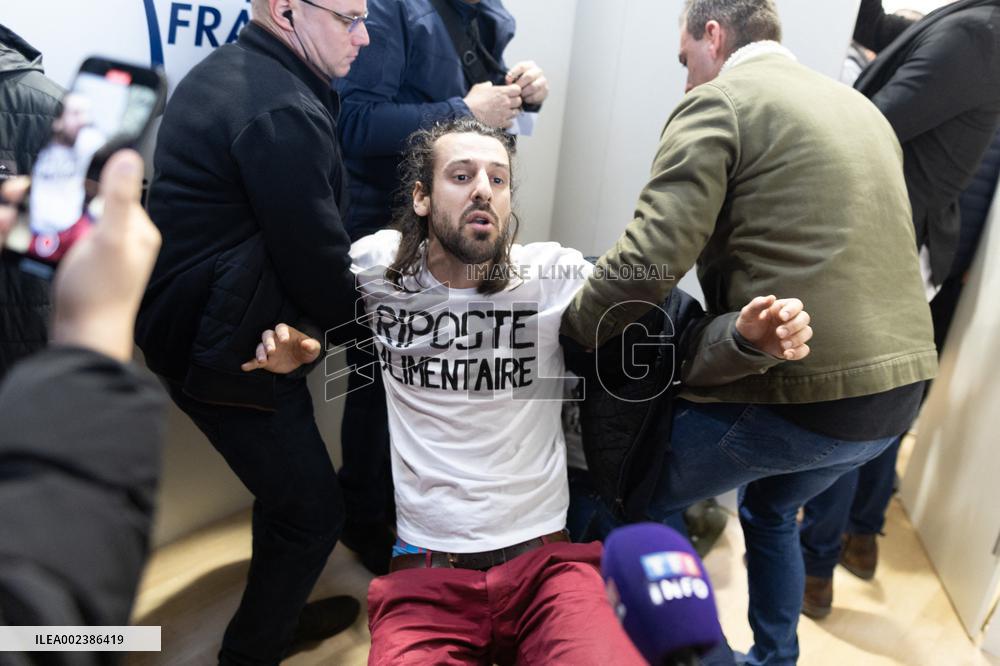 Riposte Alimentaire action at the 60th International Agriculture Fair - Paris