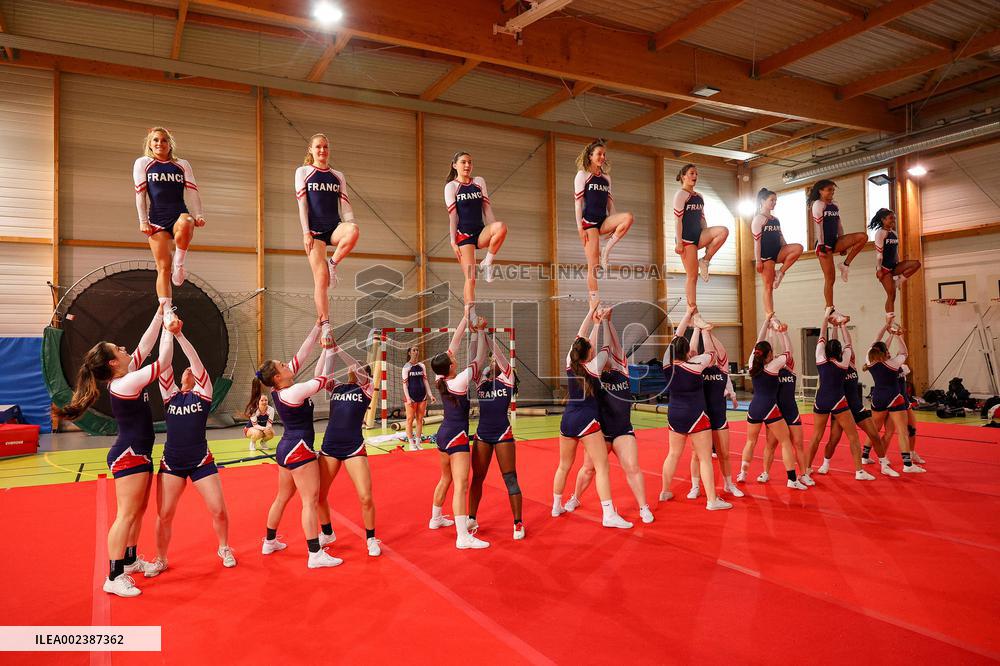 French Cheerleading Team In Preparation - Villenave-d’Ornon