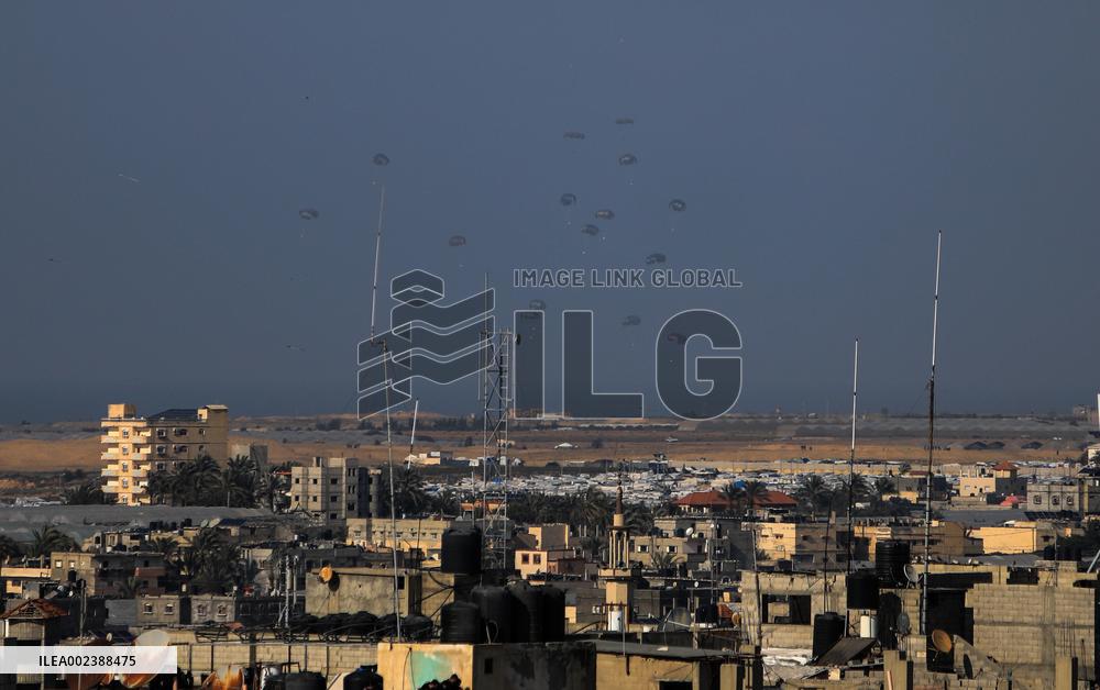 MIDEAST-GAZA-EGYPT-HUMANITARIAN AID-AIR DROPS