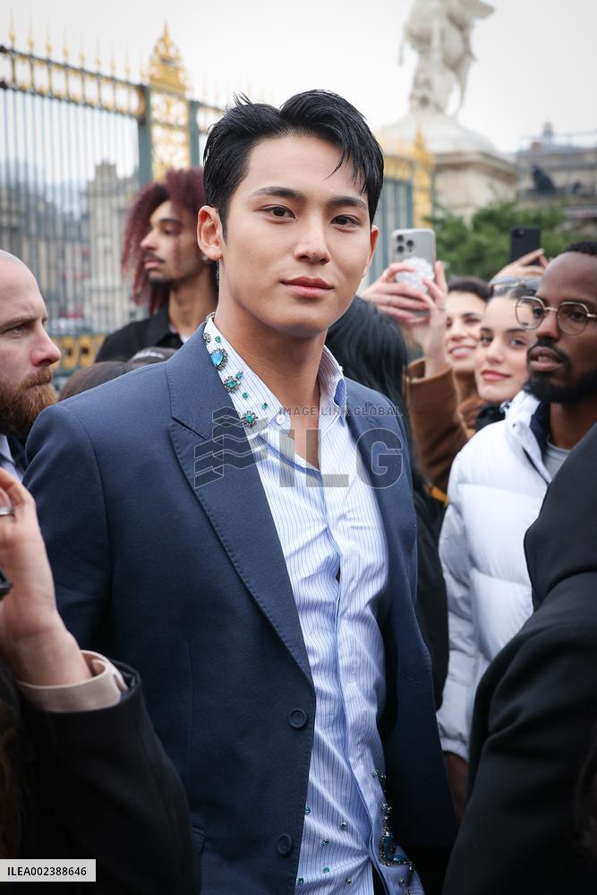 PFW - Christian Dior - Arrivals - Paris Fashion Week - Womenswear Fall/Winter 2024-2025 NB