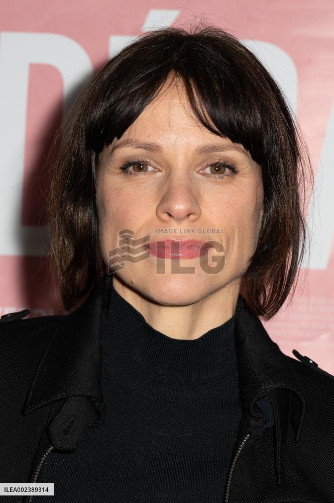 Debacle Premiere - Paris