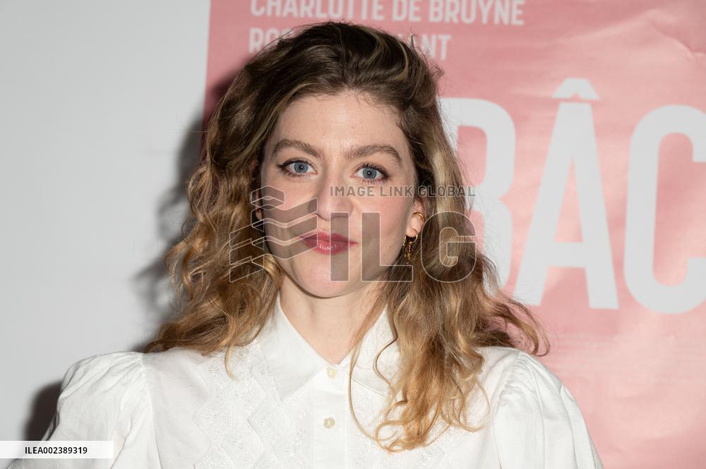 Debacle Premiere - Paris