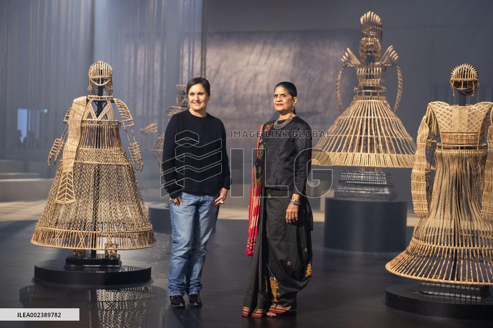 PFW Dior Backstage Runway