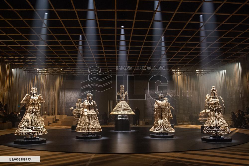 PFW Dior Backstage Runway