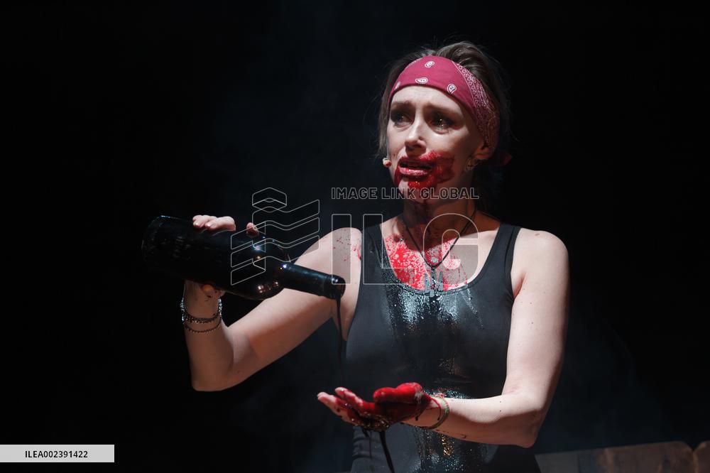 Play about fate of woman during war in Kyiv