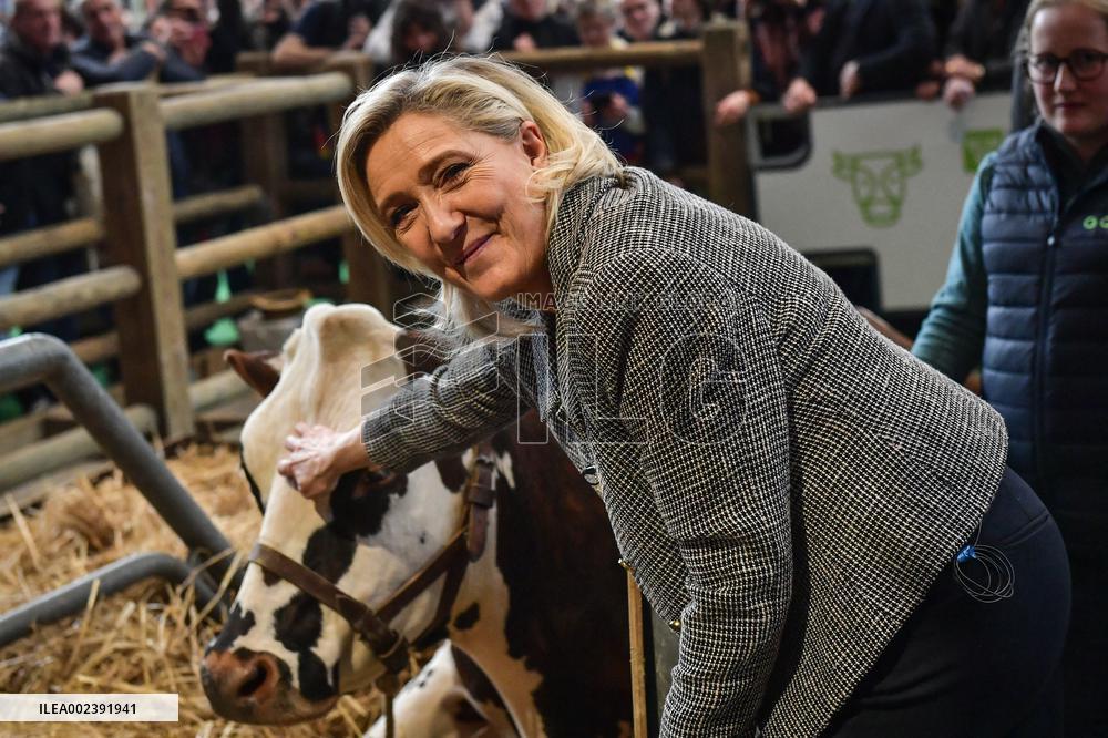 Marine Le Pen Visits The Agricultural Fair - Paris