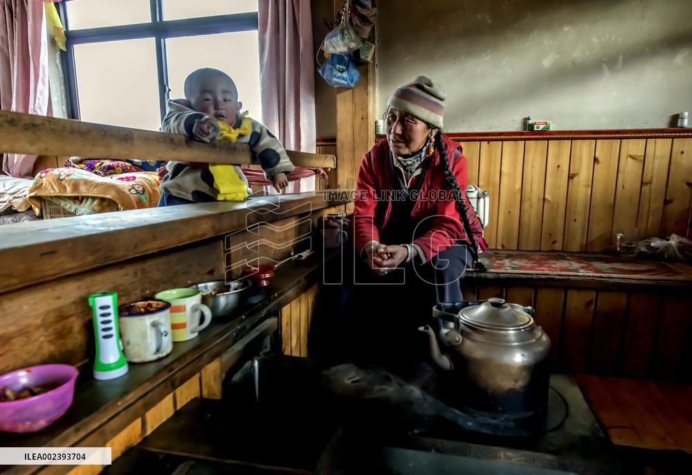 Tibetan Women in Zakana