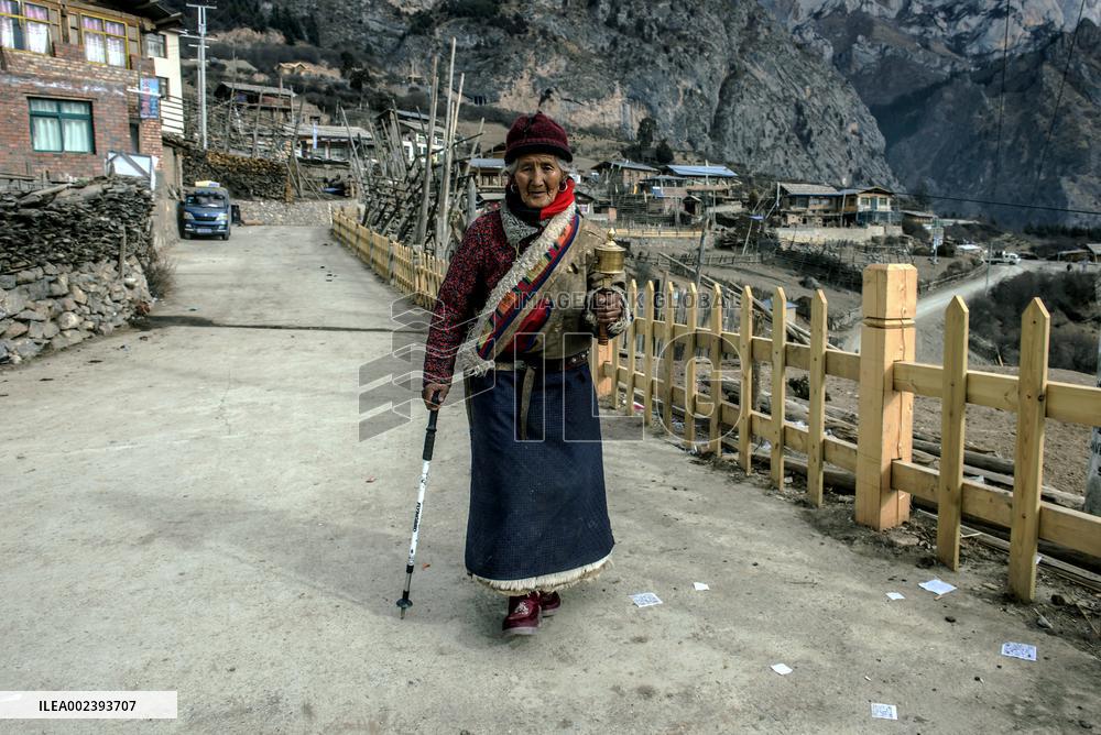 Tibetan Women in Zakana