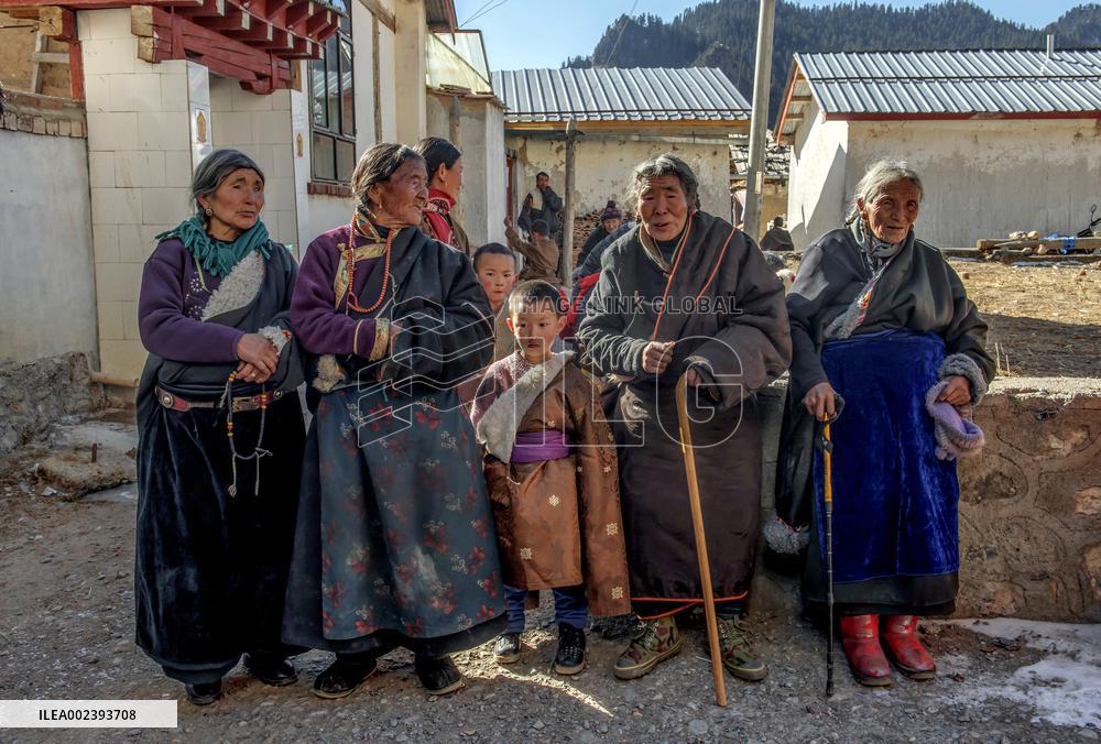 Tibetan Women in Zakana