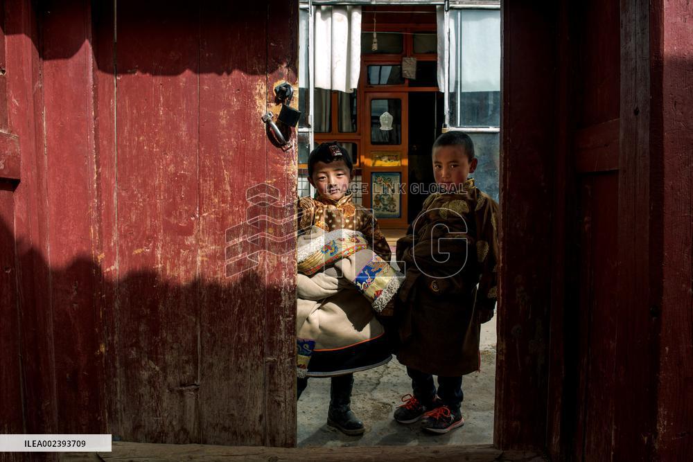 Tibetan Women in Zakana