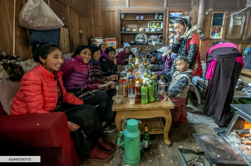 Tibetan Women in Zakana