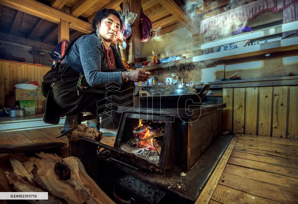 Tibetan Women in Zakana
