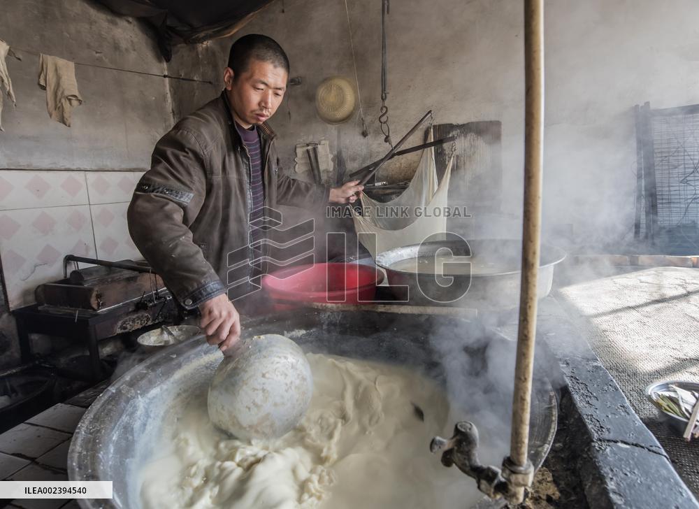 Craftsman make tofu in traditional ways in Hebei,China