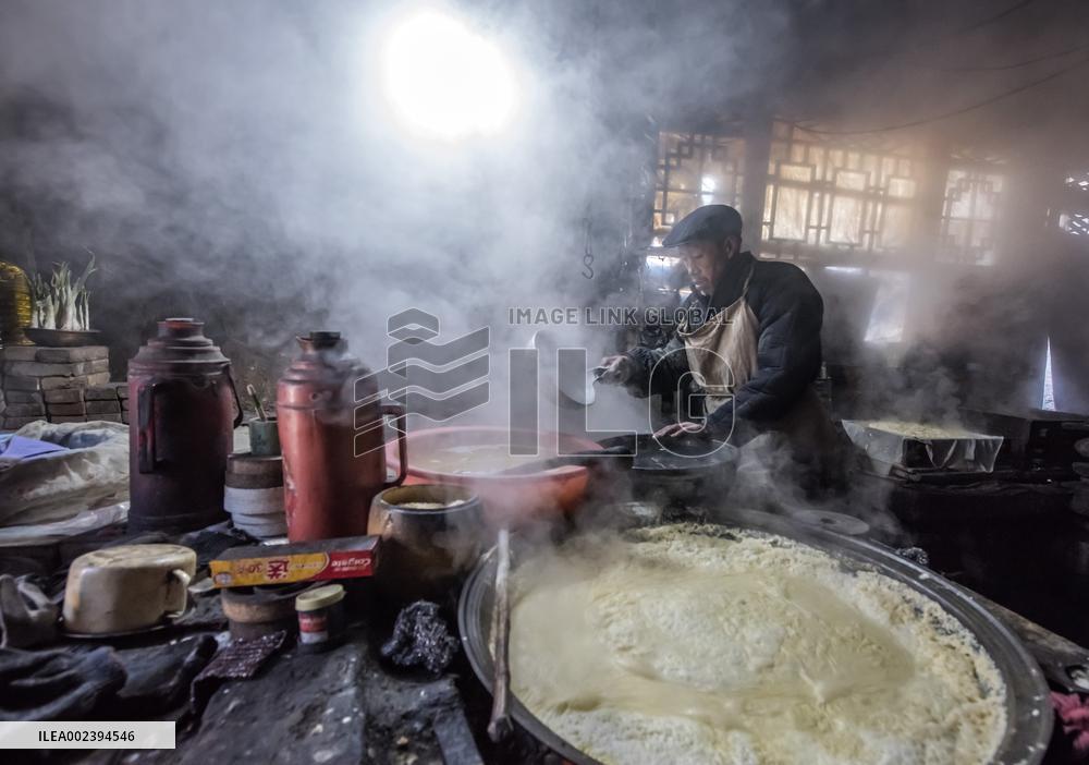 Craftsman make tofu in traditional ways in Hebei,China