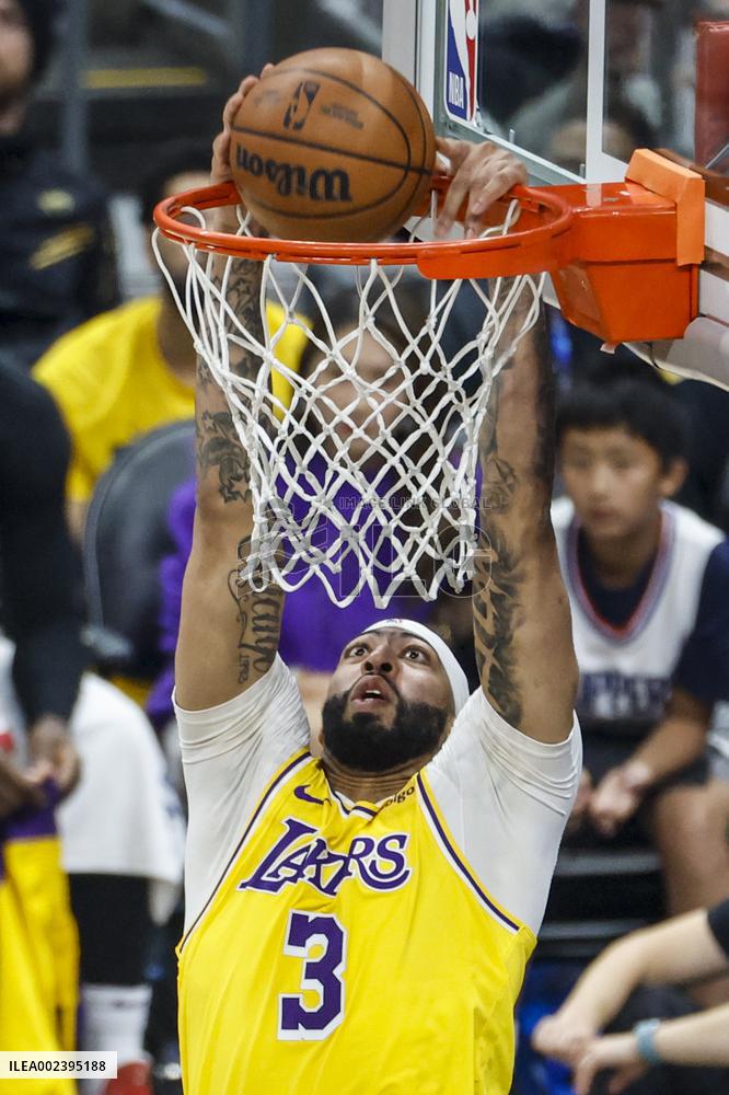 (SP)U.S.-LOS ANGELES-BASKETBALL-NBA-LAKERS VS CLIPPERS