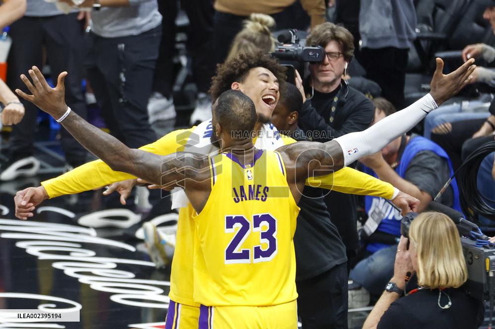 (SP)U.S.-LOS ANGELES-BASKETBALL-NBA-LAKERS VS CLIPPERS