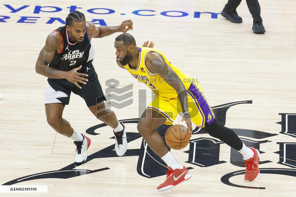 (SP)U.S.-LOS ANGELES-BASKETBALL-NBA-LAKERS VS CLIPPERS