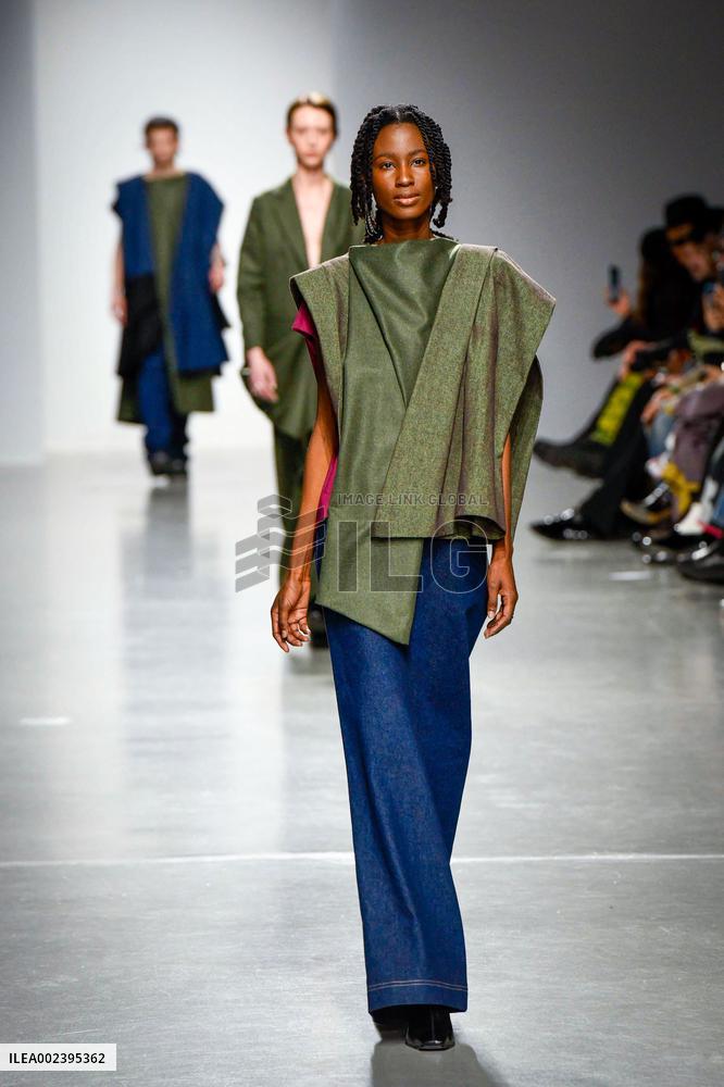 PFW - Mossi Runway