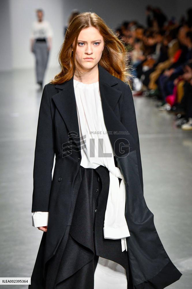 PFW - Mossi Runway