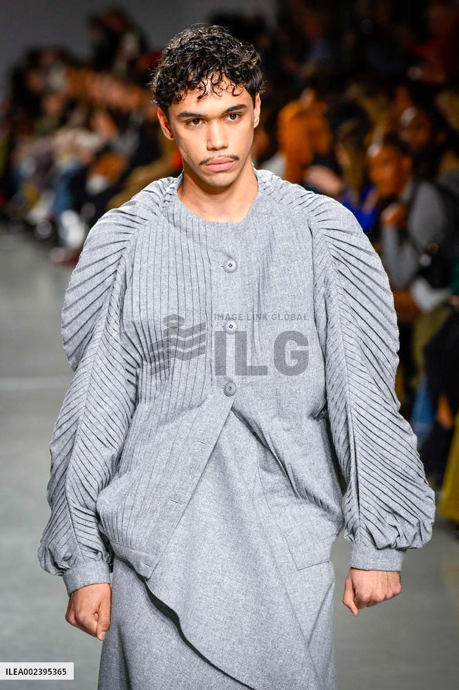 PFW - Mossi Runway